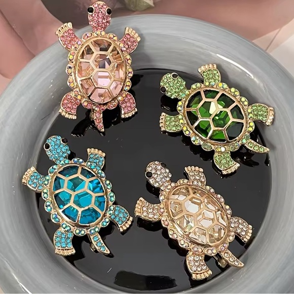 Green Turtle Crystal Brooch - Picture 4 of 9